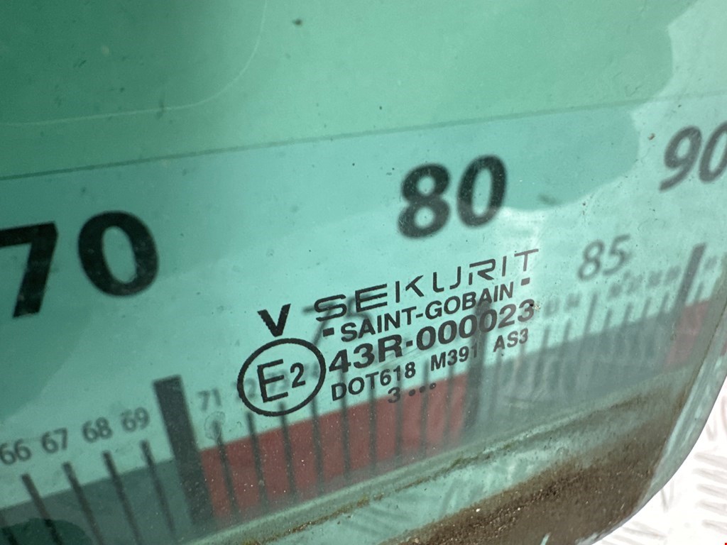 Стекло двери заднее левое VOLKSWAGEN Touareg 2002-2010