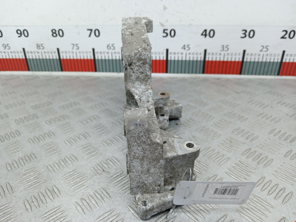 Кронштейн генератора VOLKSWAGEN Golf VI 2009-2012