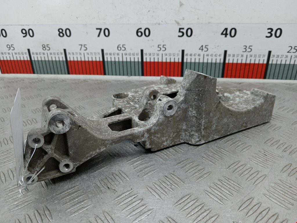 Кронштейн генератора VOLKSWAGEN Golf VI 2009-2012