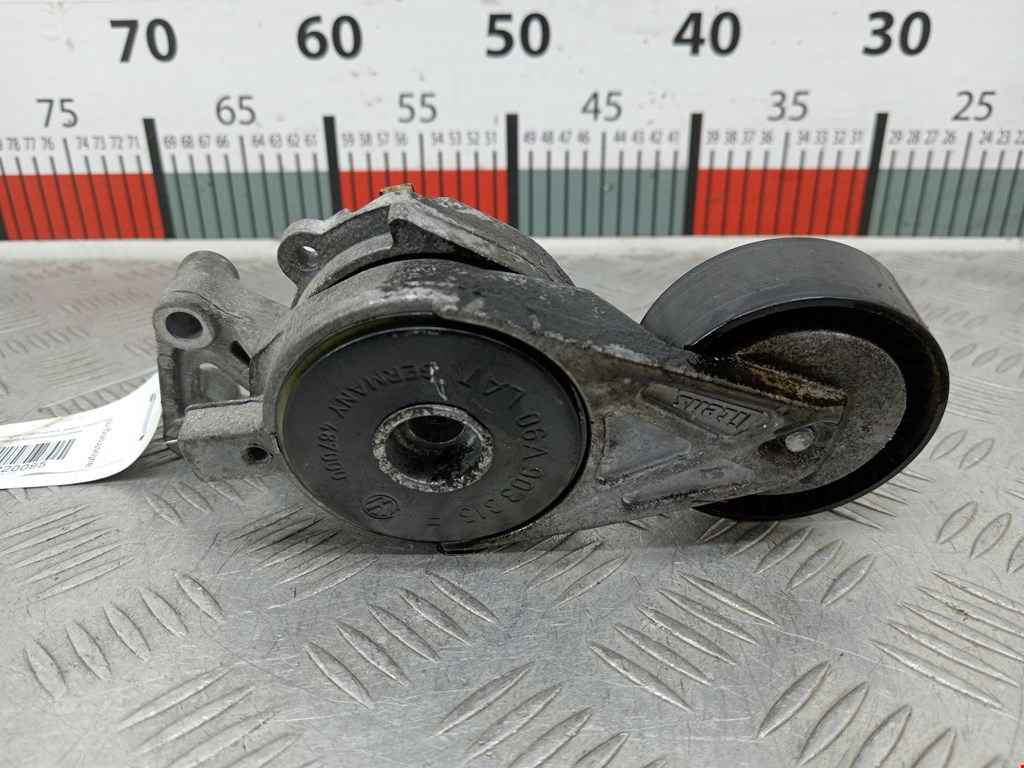 Натяжитель ремня генератора (приводного поликлинового ремня Volkswagen Golf 6 (2007-2012)