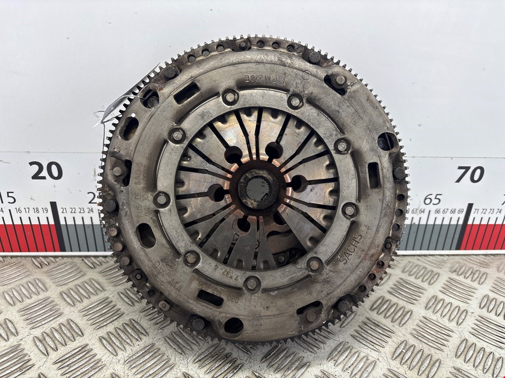 Маховик (демпфер сцепления) VOLKSWAGEN Golf V 2003-2009