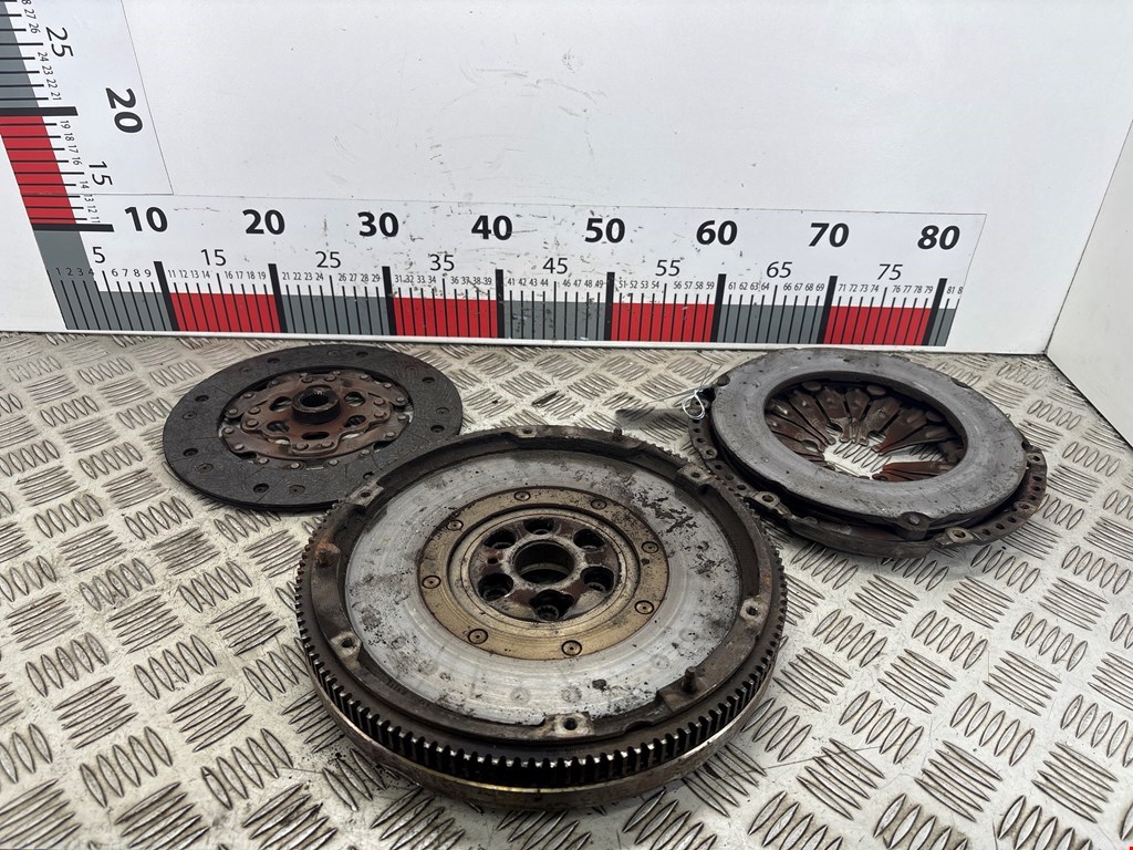 Маховик (демпфер сцепления) VOLKSWAGEN Golf V 2003-2009