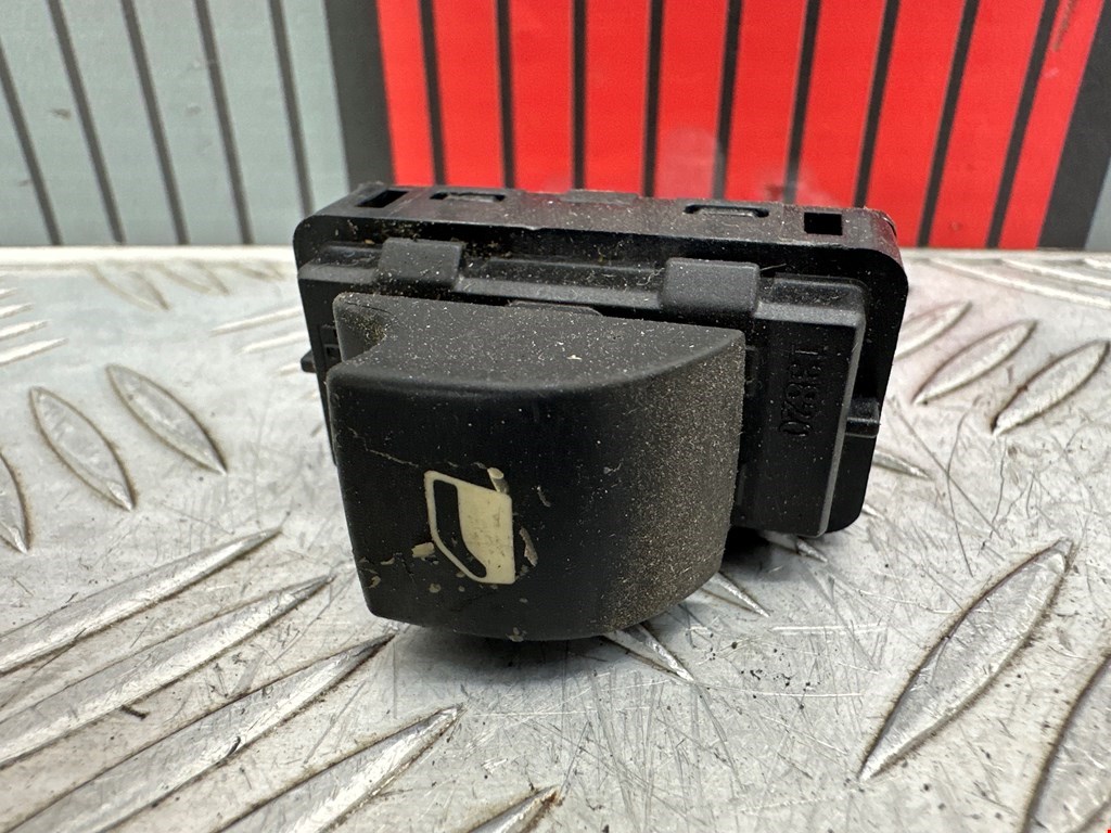 Кнопка стеклоподъемника PEUGEOT 308 2007-2015