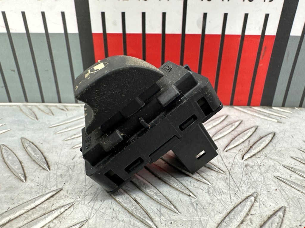 Кнопка стеклоподъемника PEUGEOT 308 2007-2015