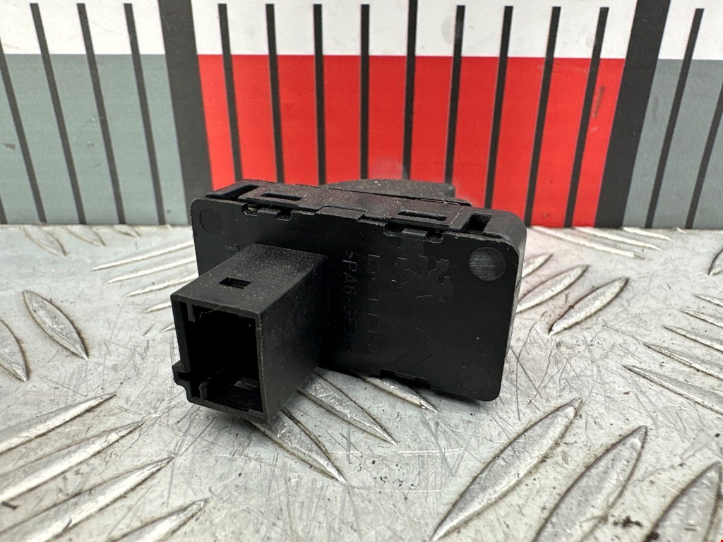 Кнопка стеклоподъемника PEUGEOT 308 2007-2015