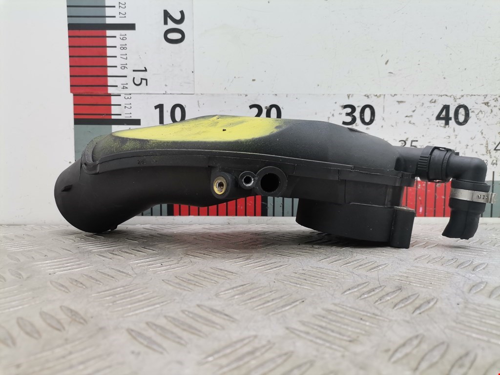 Патрубок воздушного фильтра AUDI A4 B6 2001-2005