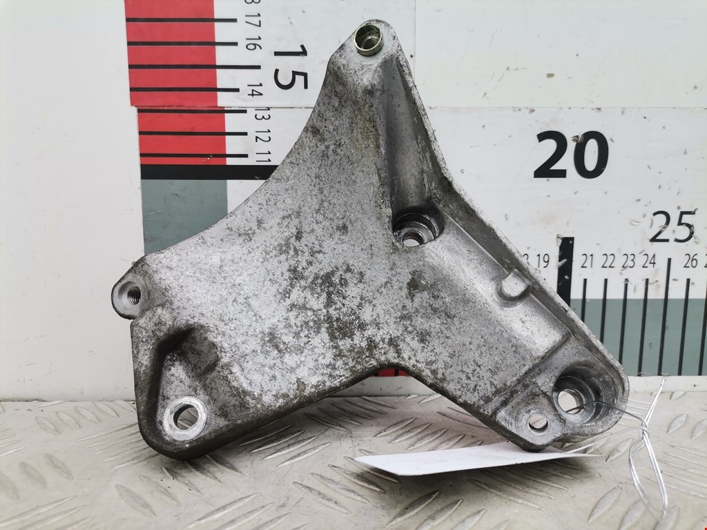 Кронштейн кондиционера AUDI A4 B6 2001-2005