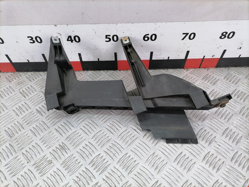 Кронштейн фары правый BMW X3 E83 2003-2010