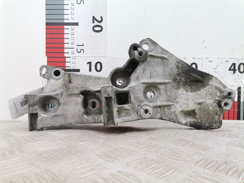 Кронштейн генератора RENAULT Megane III 2009-2016