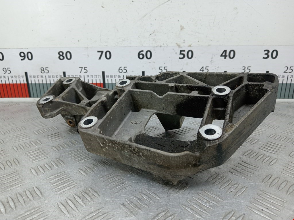 Кронштейн генератора VOLKSWAGEN Golf VI 2009-2012