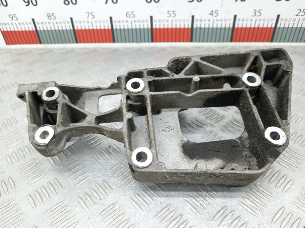Кронштейн генератора VOLKSWAGEN Golf VI 2009-2012