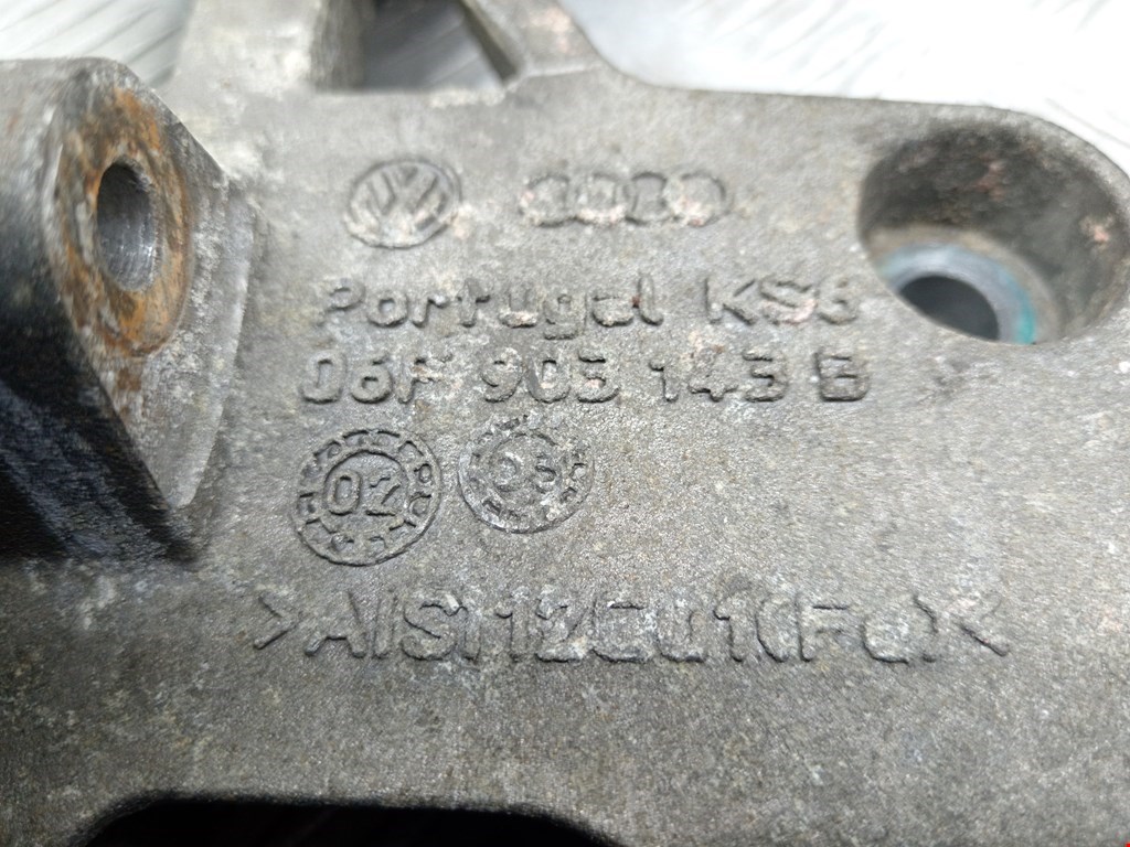 Кронштейн генератора VOLKSWAGEN Golf VI 2009-2012