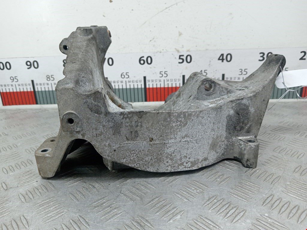 Кронштейн генератора BMW 1er E81\E87 2004-2011