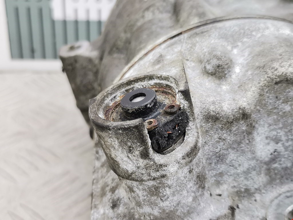 Компрессор кондиционера (системы кондиционирования) VOLKSWAGEN Passat B6 2005-2011