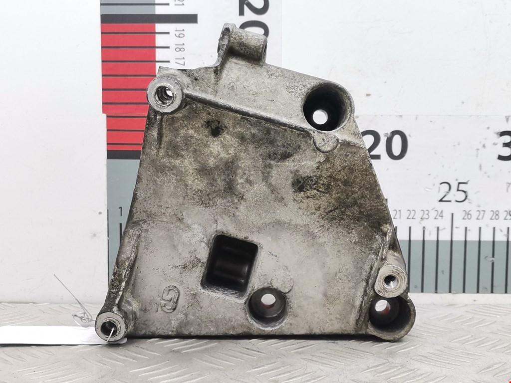 Кронштейн кондиционера BMW 5-Series (E60/E61) (2003-2010)