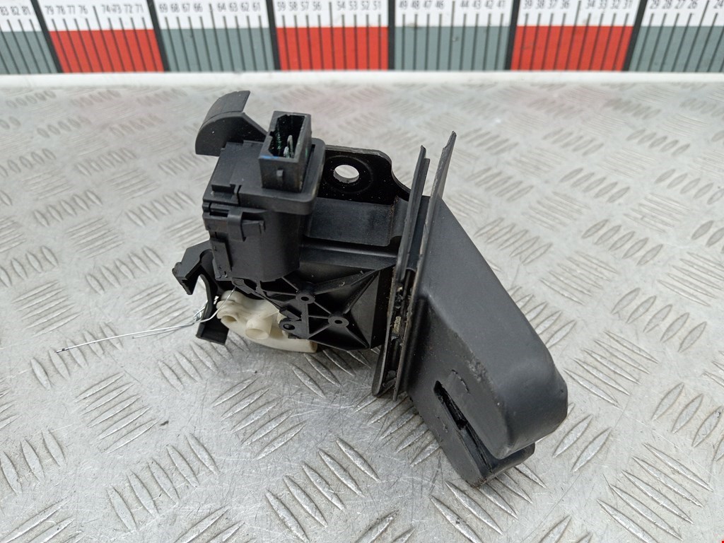 Замок багажника (крышки двери) AUDI A6 C6 2004-2010