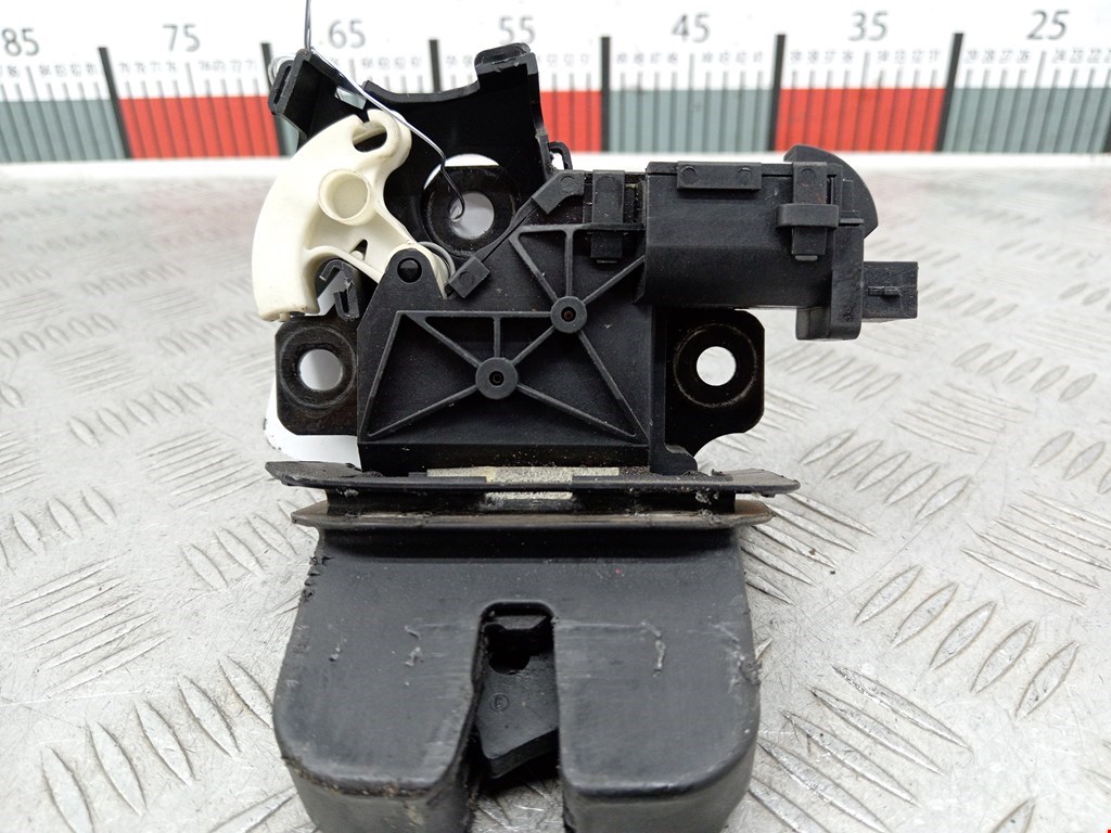 Замок багажника (крышки двери) AUDI A6 C6 2004-2010