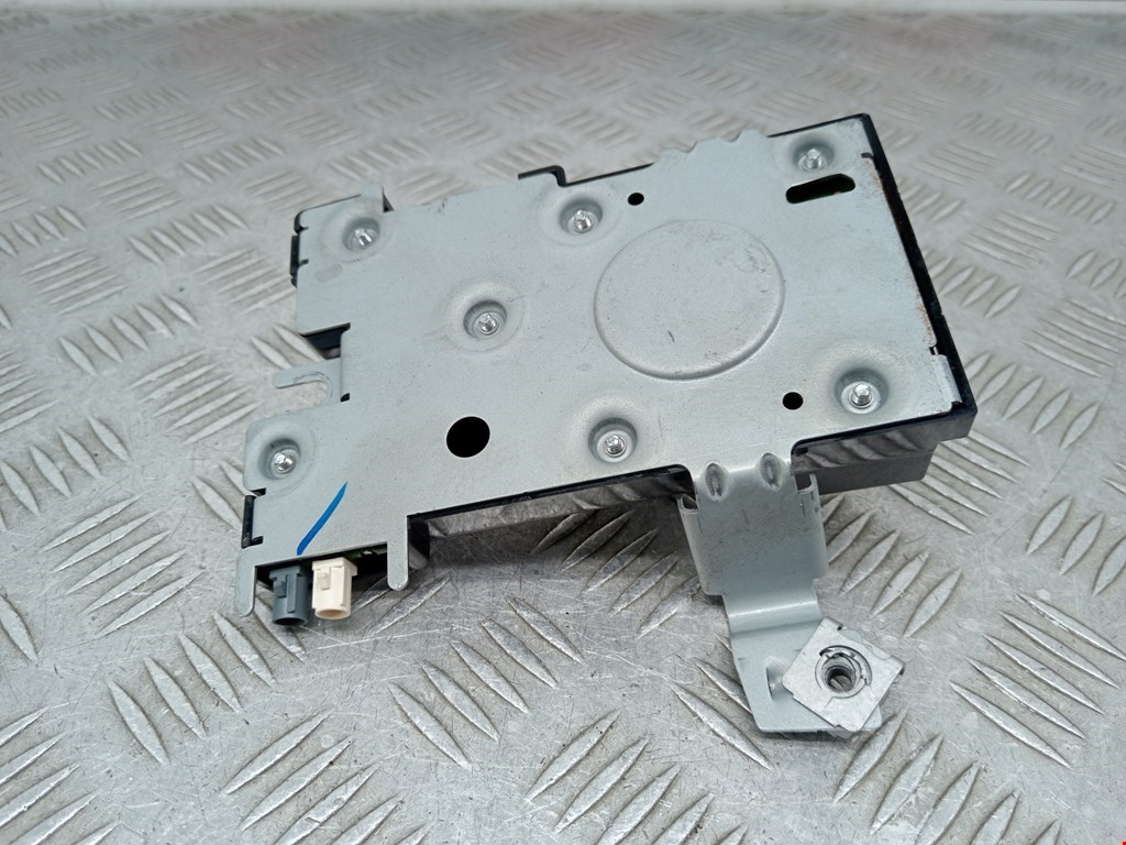 Усилитель антенны AUDI A3 8P 2003-2013