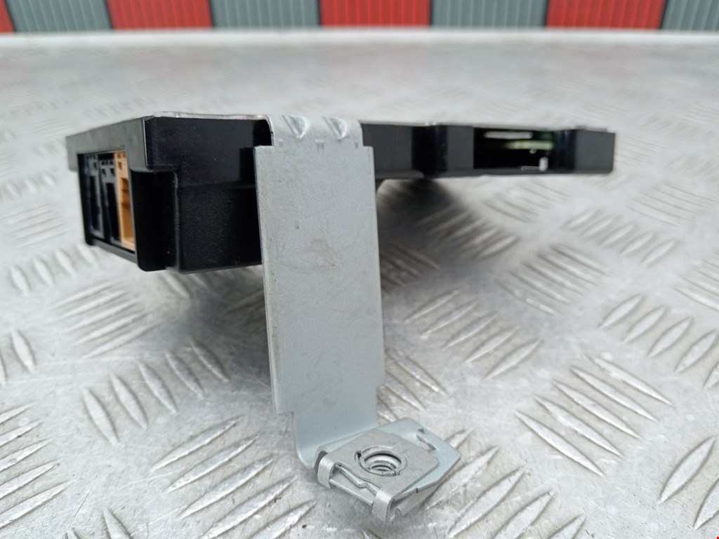 Усилитель антенны AUDI A3 8P 2003-2013