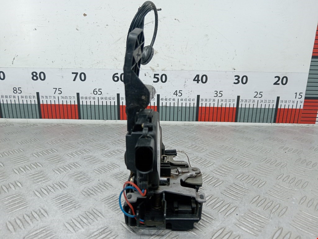 Замок двери передней левой VOLKSWAGEN Passat B5 1997-2005