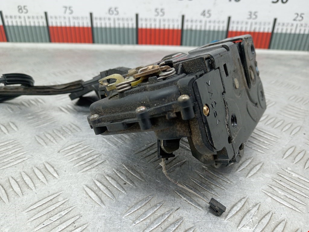 Замок двери передней левой VOLKSWAGEN Passat B5 1997-2005