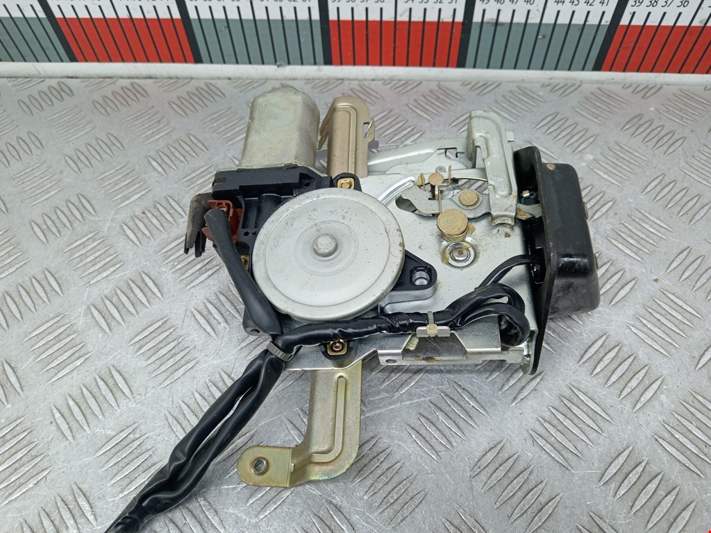 Замок багажника (крышки двери) HONDA Accord VII 2002-2007