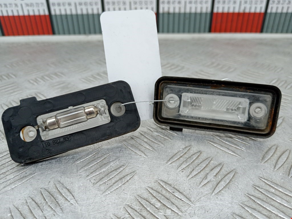 Фонарь подсветки номера VOLKSWAGEN Touran 2003-2010