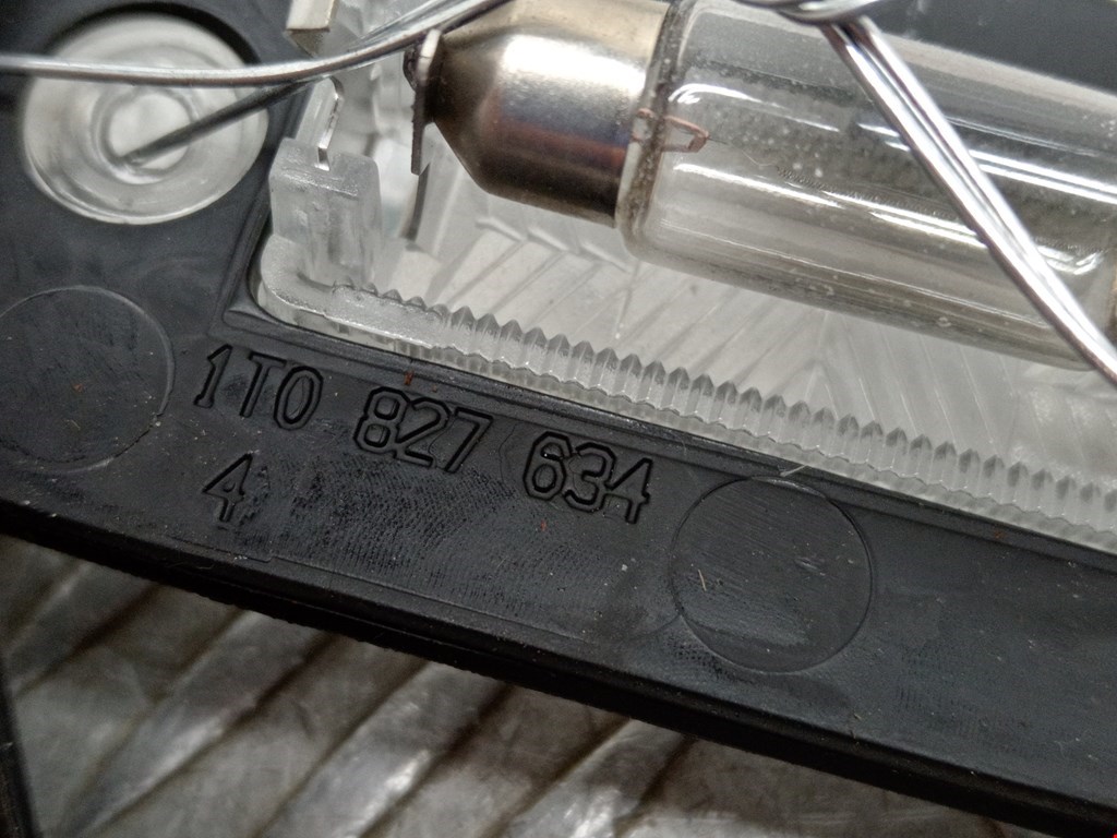 Фонарь подсветки номера VOLKSWAGEN Touran 2003-2010