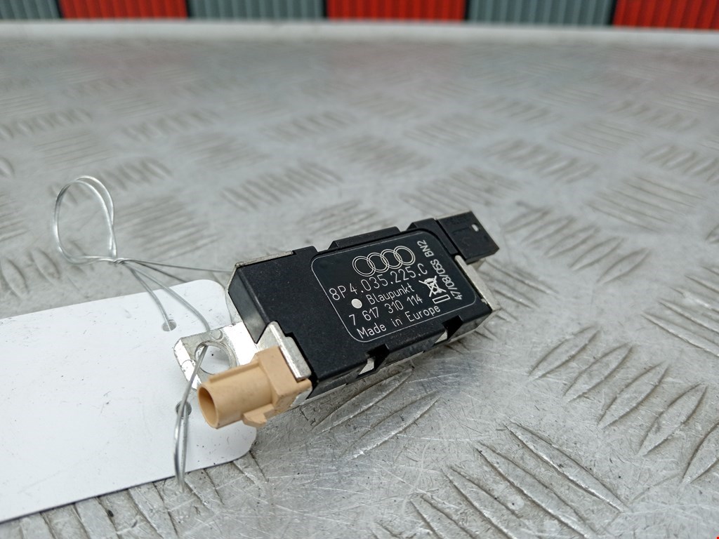 Усилитель антенны AUDI A3 8P 2003-2013