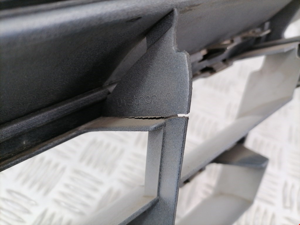 Решетка радиатора MERCEDES-BENZ C-Class C-klasse W204 2007-2015