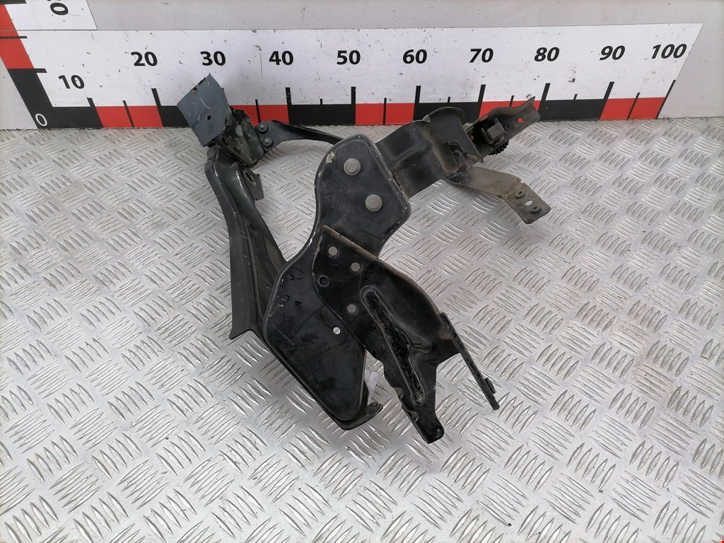 Кронштейн фары правый MERCEDES-BENZ C-Class C-klasse W204 2007-2015