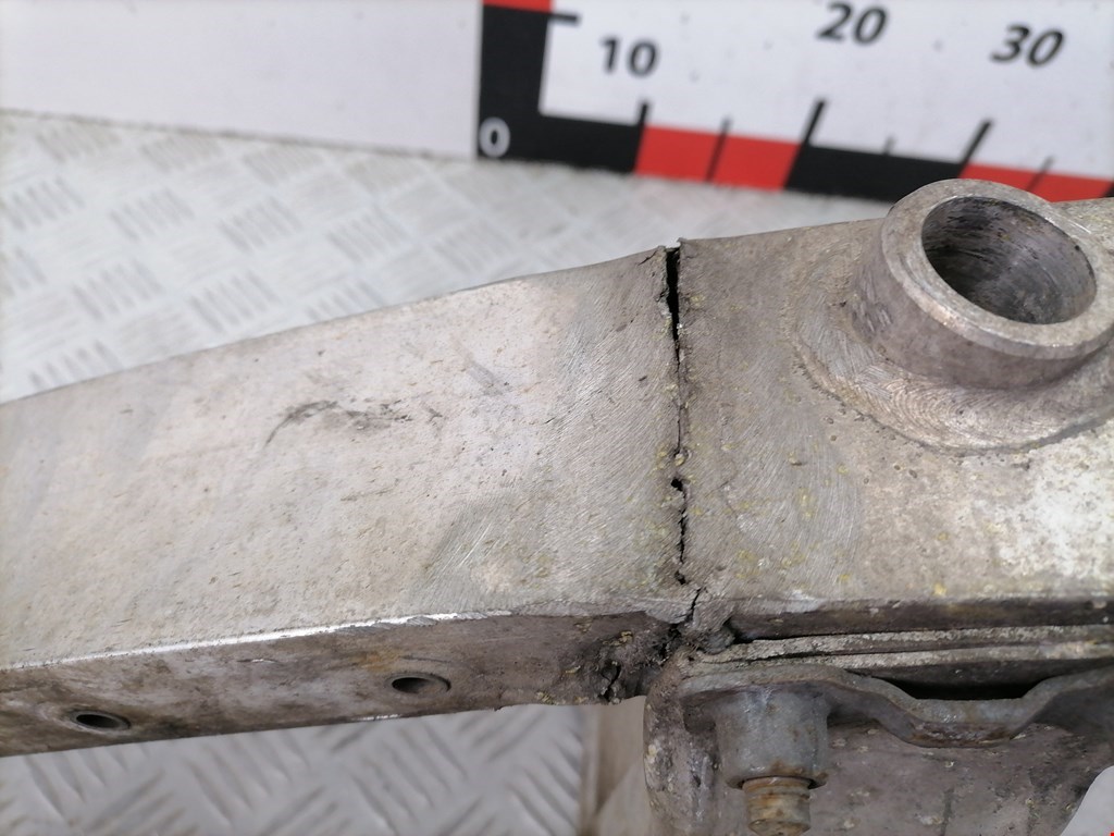 Усилитель переднего бампера (передний) MERCEDES-BENZ C-Class C-klasse W204 2007-2015