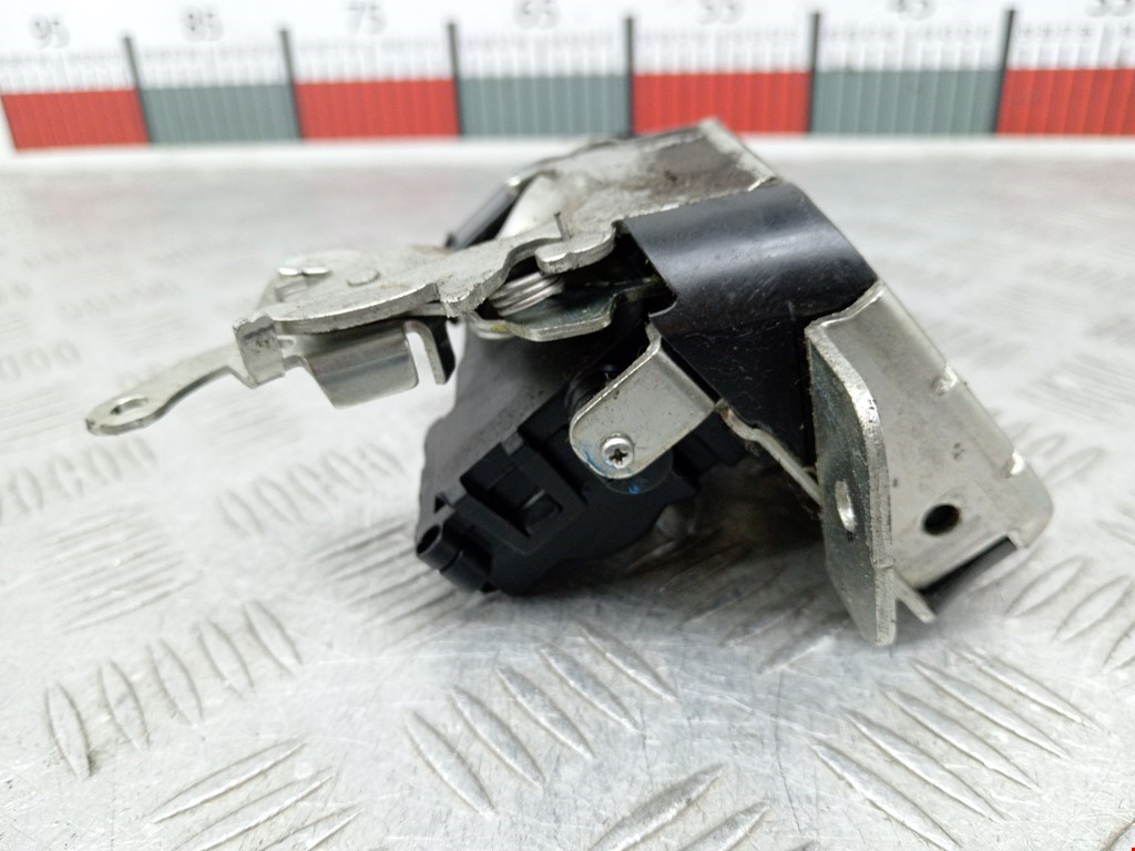 Замок багажника (крышки двери) MITSUBISHI Colt Z3 2003-2012