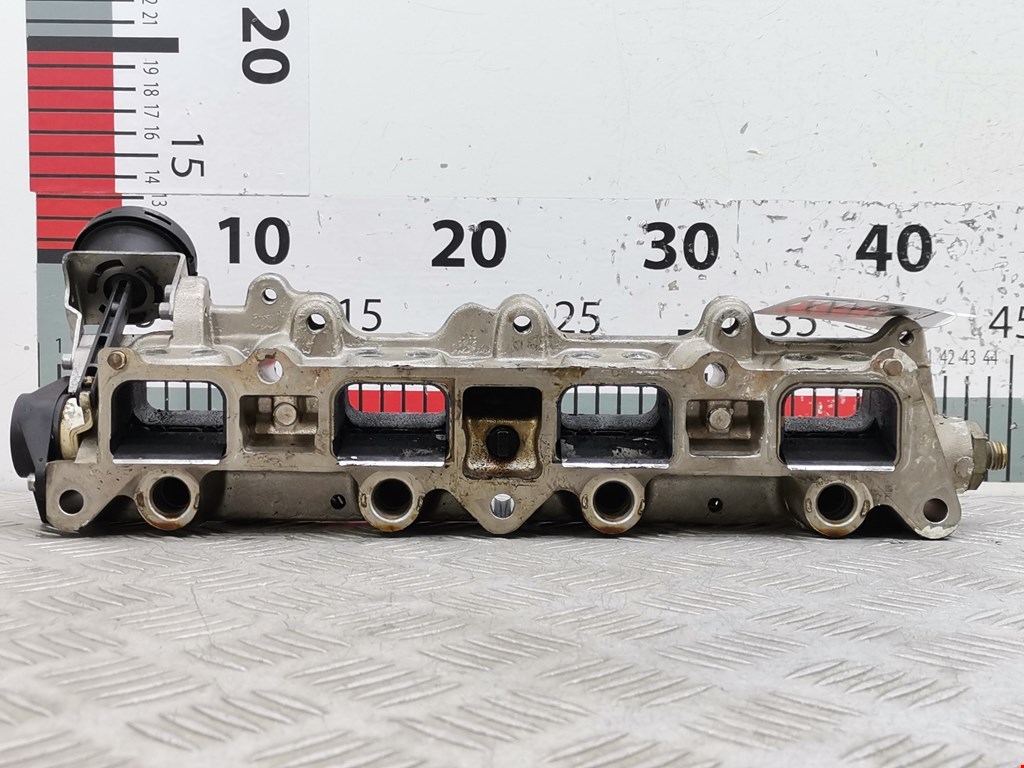 Рампа топливная (рейка) VOLKSWAGEN Jetta V 2005-2011
