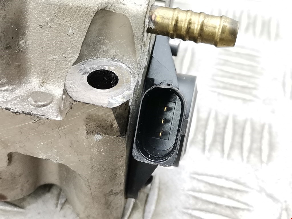 Рампа топливная (рейка) VOLKSWAGEN Jetta V 2005-2011