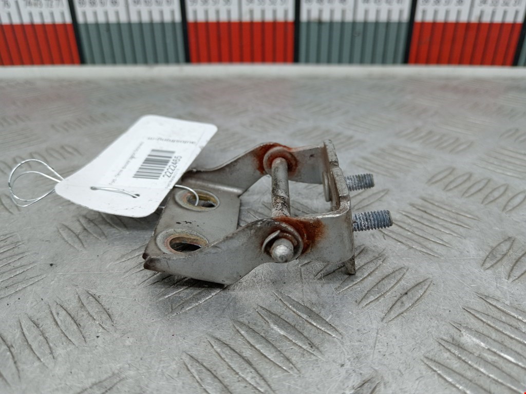 Петля крышки (двери) багажника Ford Mondeo 2 (1996-2002)