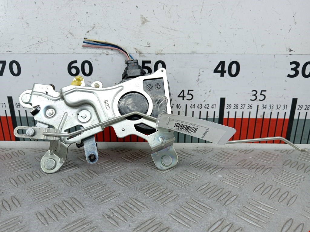 Сервопривод (электропривод моторчик привода) замка крышки багажника Kia Carnival (Sedona) 2 (VQ) (2006-2014)