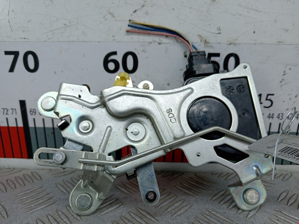 Активатор замка багажника KIA Carnival II 2006-2014