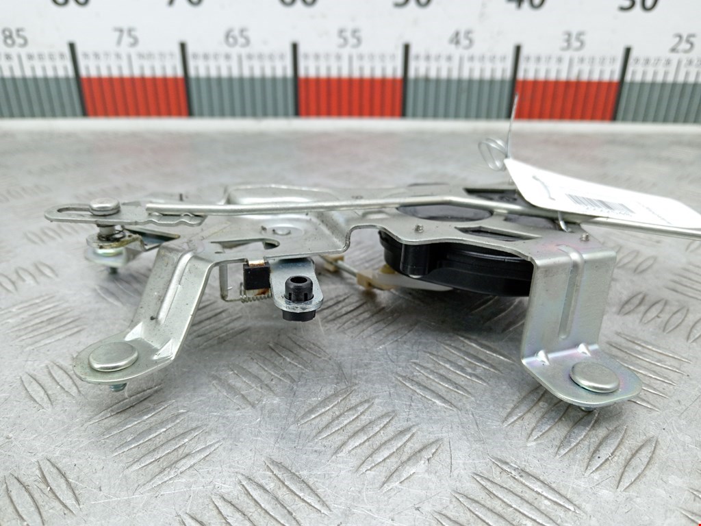 Активатор замка багажника KIA Carnival II 2006-2014