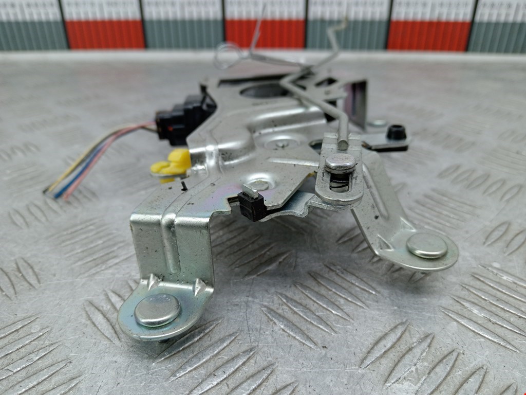 Активатор замка багажника KIA Carnival II 2006-2014