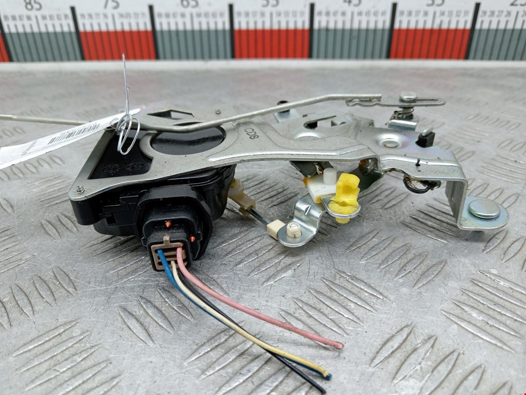 Активатор замка багажника KIA Carnival II 2006-2014