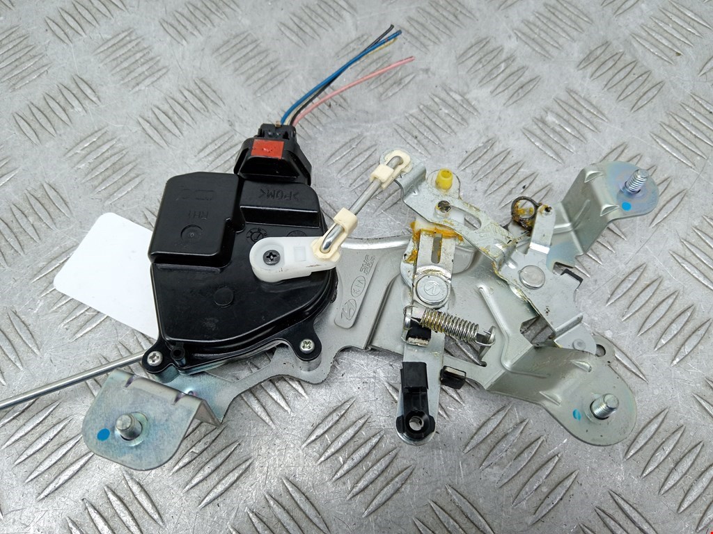 Активатор замка багажника KIA Carnival II 2006-2014