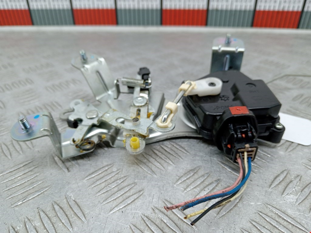 Активатор замка багажника KIA Carnival II 2006-2014