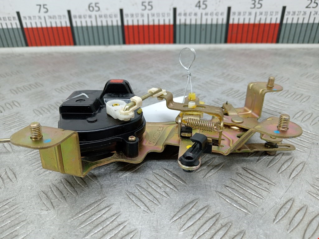 Активатор замка багажника KIA Carnival II 2006-2014