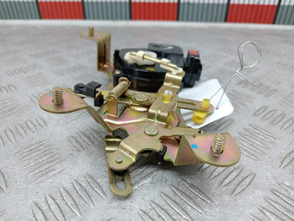 Активатор замка багажника KIA Carnival II 2006-2014