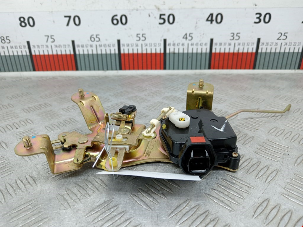 Активатор замка багажника KIA Carnival II 2006-2014