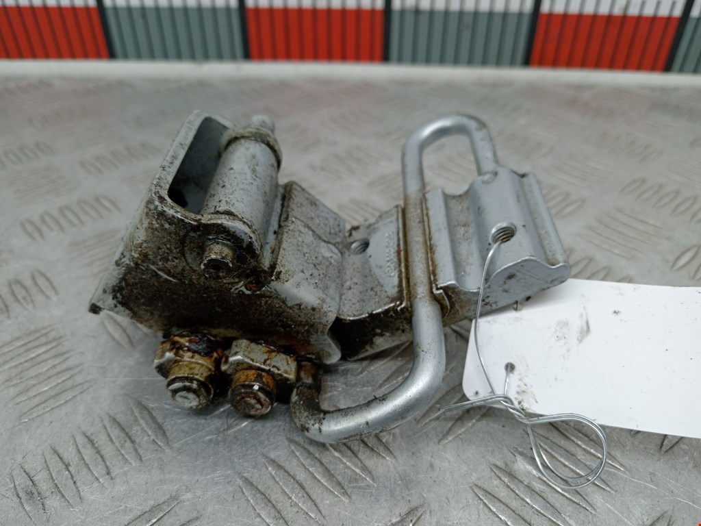 Петля двери задней правой Audi A6 C5 (1997-2005)
