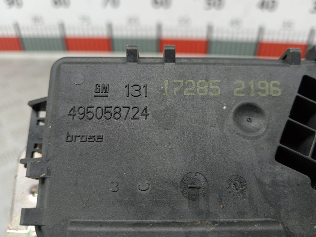 Замок багажника (крышки двери) OPEL Zafira B 2005-2012