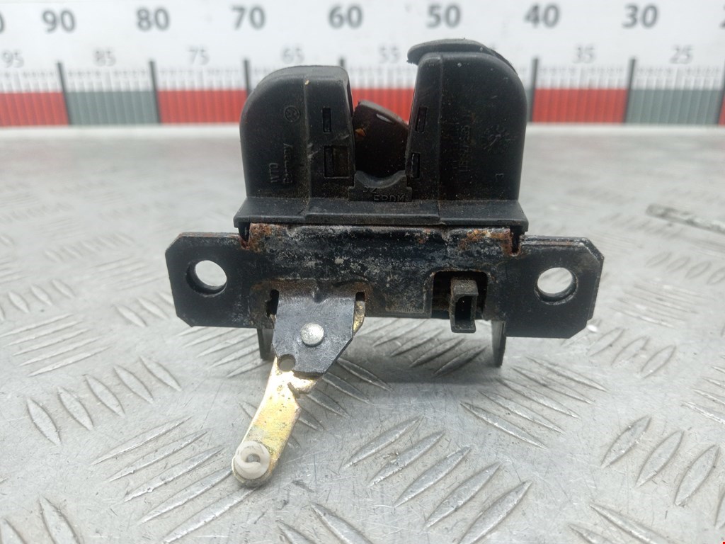 Замок багажника (крышки двери) VOLKSWAGEN Golf IV 1997-2003