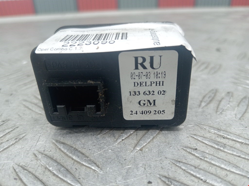 Кнопка стеклоподъемника OPEL Combo C 2001-2011